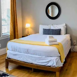  Apartment Hostwise - The Ohioan - Beautiful Brick Apt, Minutes To Downtown! United States