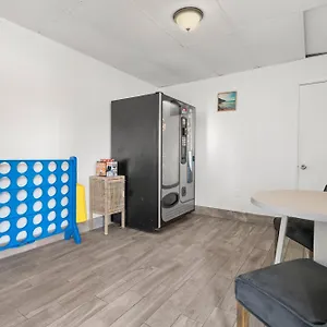  Apartment 1k Bed With Shared Pool 02 United States