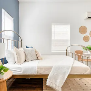  Holiday home Collection - Vibes Getaway Near Burnside & Laurelhurst!